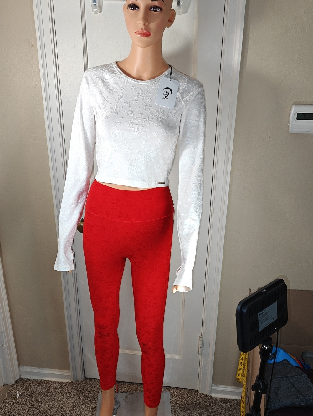 White Long-Sleeve Snowflake Textured Crop Top & Red Snowflake Leggings Set